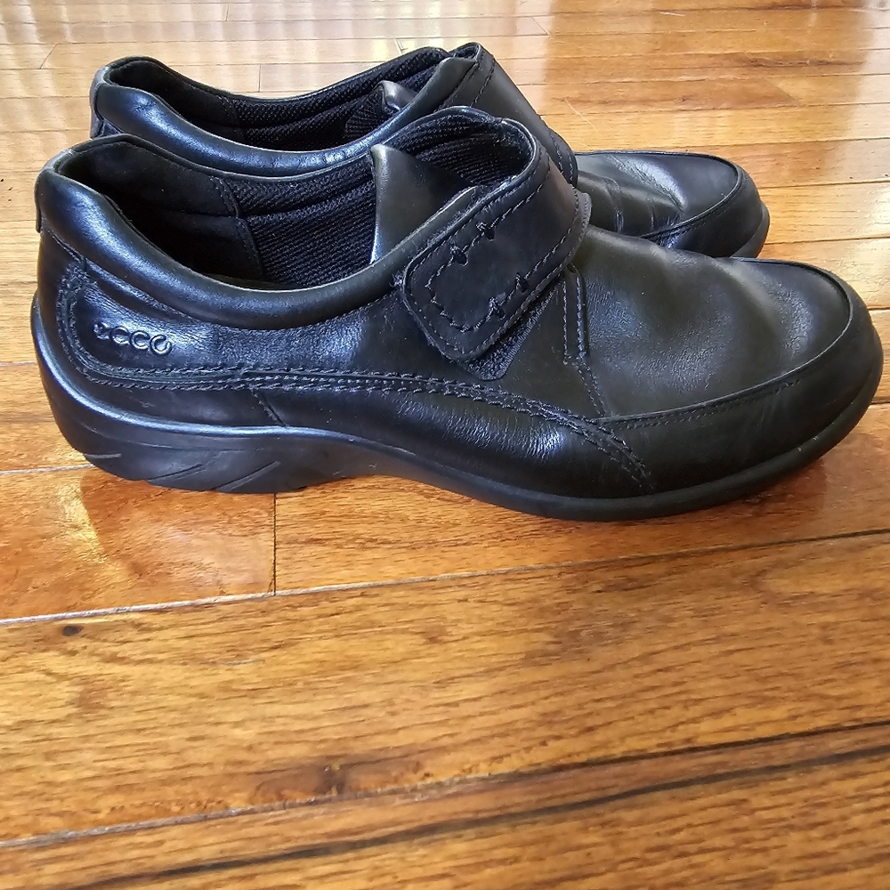 Ecco black leather shoes